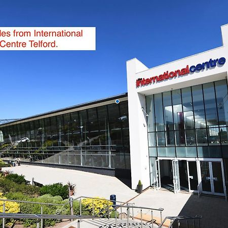 247 Serviced Accommodation In Telford- 3Br House ภายนอก รูปภาพ