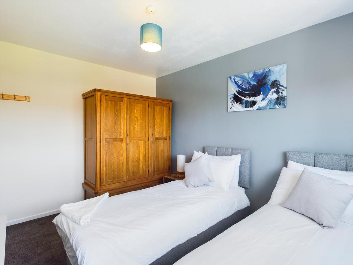247 Serviced Accommodation In Telford- 3Br House ภายนอก รูปภาพ