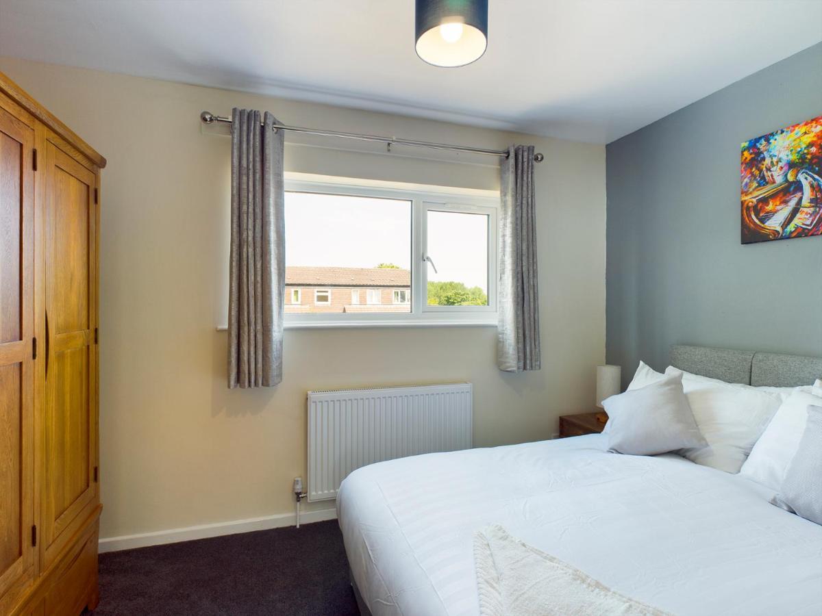 247 Serviced Accommodation In Telford- 3Br House ภายนอก รูปภาพ